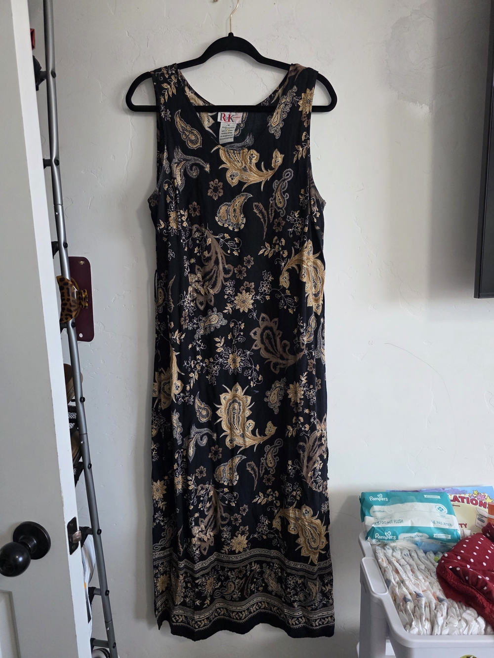 Black & Gold Paisley Sleeveless Maxi Dress
